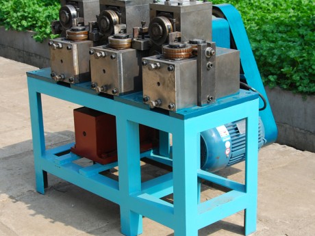 連續(xù)三組拉絲機