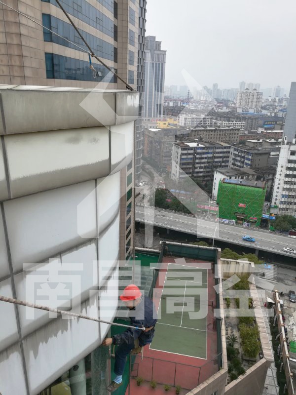 南昌蜘蛛人：高空作業(yè)